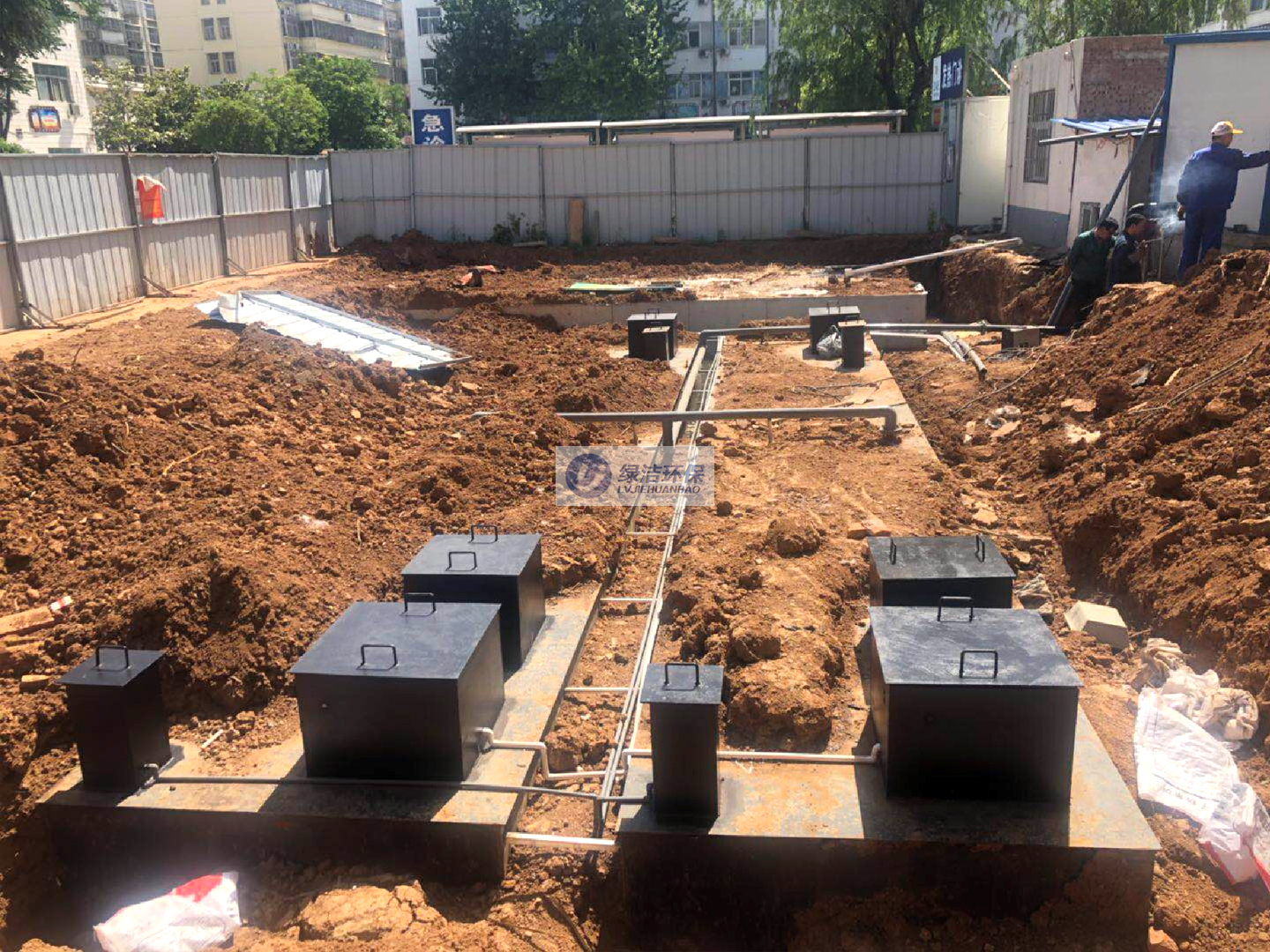 廢水處理量300m3/D，設(shè)備填埋安裝中